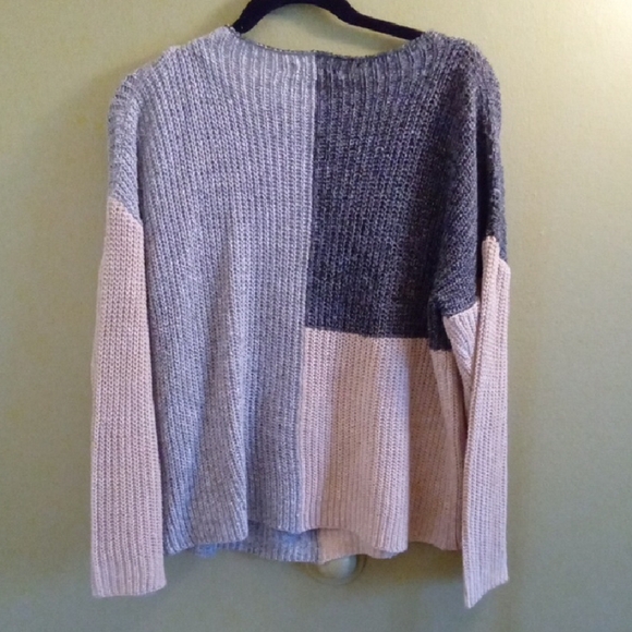 Womans M SHEIN Gray and Cream Crew Neck Sweater with Ribbed Texture Colorblock - Picture 3 of 3